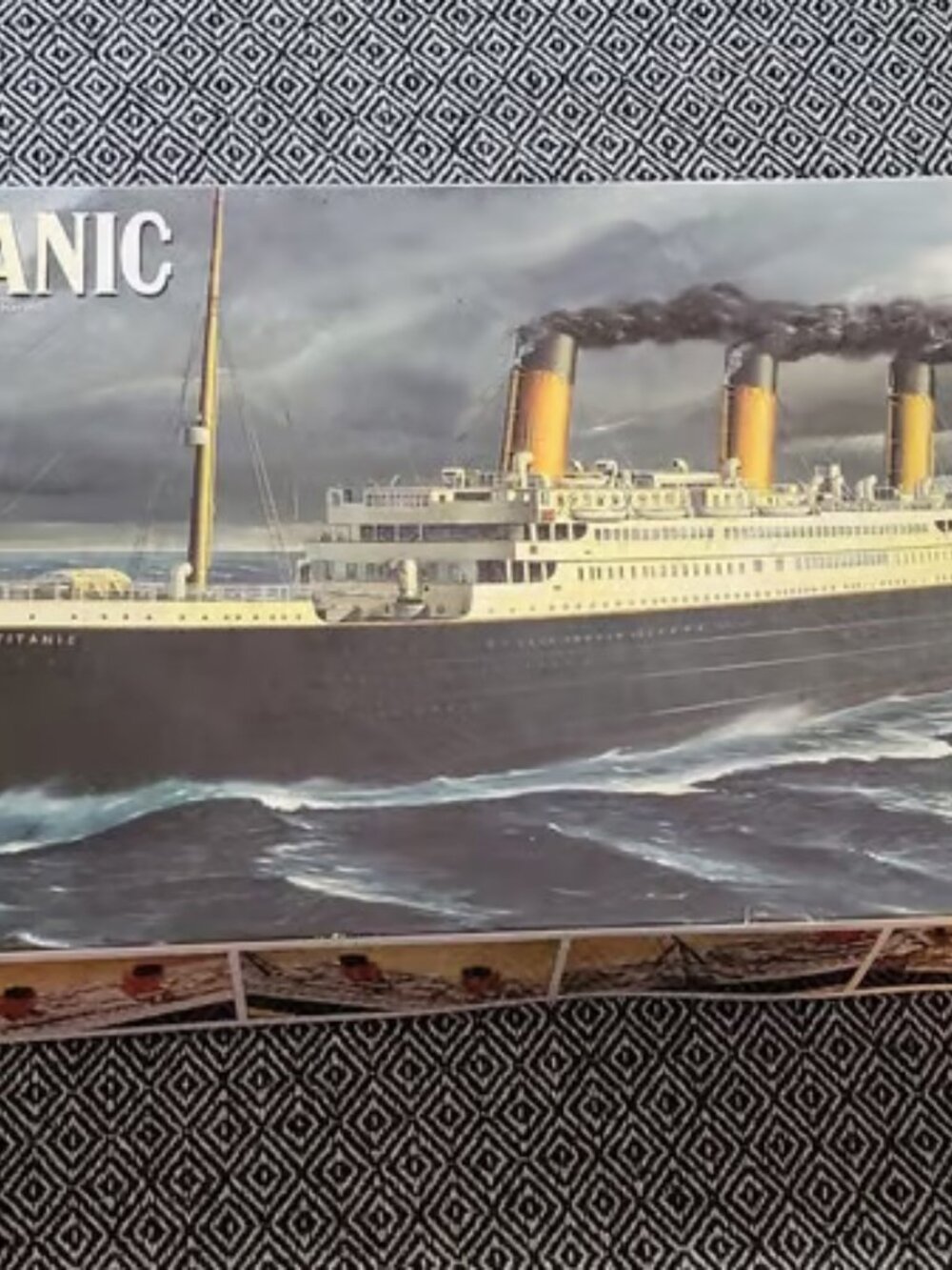 Academy R.M.S Titanic static model 1/600th Scale Kit